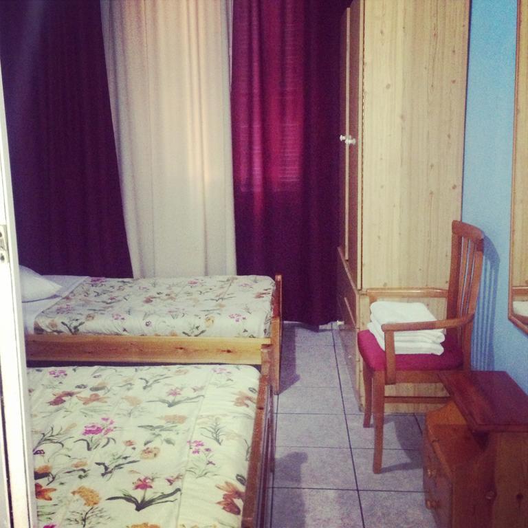 Отель Ikaros Пирей Номер фото